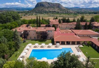 Amalia Hotel Kalambaka allows 18 year olds to book a room