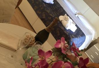 Saija Resort has rooms with a private hot tub