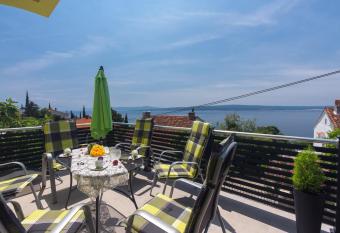 Apartmani Ana has Balcony rooms