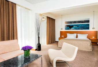 Lucy Hotel allows 18 year olds to book a room