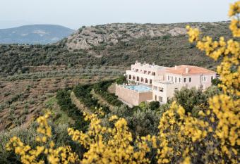 Perivoli Country Hotel & Retreat allows 18 year olds to book a room