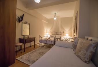 Katsaros Traditional Hotel has Balcony rooms