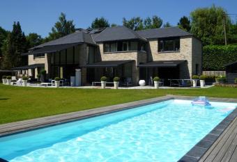 Villa Tiffany allows 18 year olds to book a room