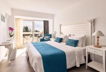 Tylissos Beach Hotel - Adults Only allows 18 year olds to book a room