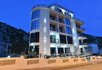 Apartments Jadranski Biser has Balcony rooms