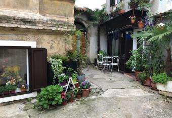 Apartment Saric has Smoking rooms