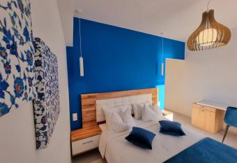 Hotel Nefeli allows 18 year olds to book a room