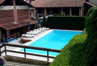 La Cascina has Balcony rooms