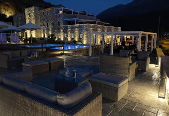 Itilo Traditional Hotel has Balcony rooms