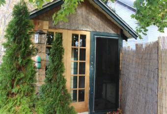 Seafarer Inn and Cottages allows 18 year olds to book a room