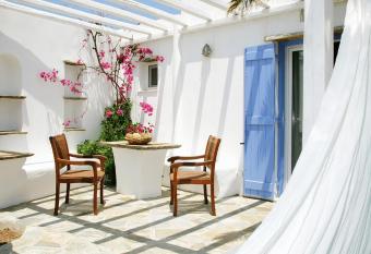 Golden Beach Studios & Suites has Balcony rooms