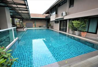 Baan Tanwa - MRT Ratchadapisek has Balcony rooms