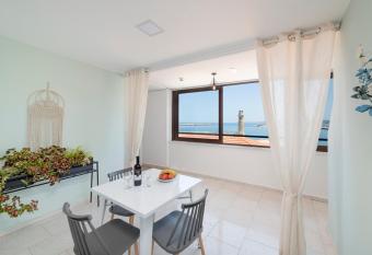 Faros Rooms & Suites has Balcony rooms