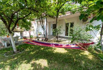 City View Apartment has Balcony rooms