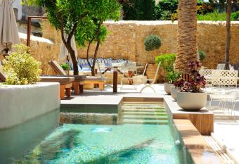 Pepi Boutique Hotel (Adults Only) allows 18 year olds to book a room