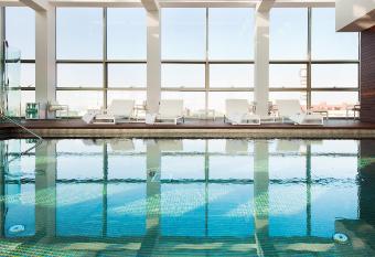 Hotel Reina Petronila allows 18 year olds to book a room