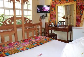 Parklands Shade Hotel allows 18 year olds to book a room