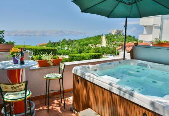 Apartments Dada has Balcony rooms