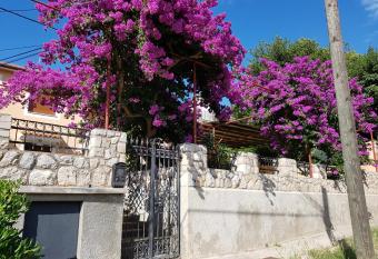 Apartments and Rooms Rosemari has Balcony rooms