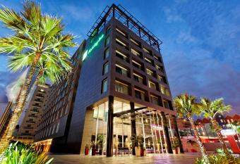 Holiday Inn Santo Domingo, an IHG Hotel allows 18 year olds to book a room