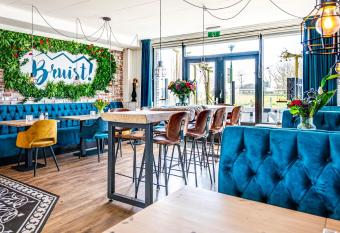 Bruist has Balcony rooms