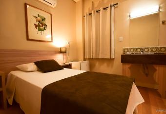 Hotel Pra  a da Matriz allows 18 year olds to book a room