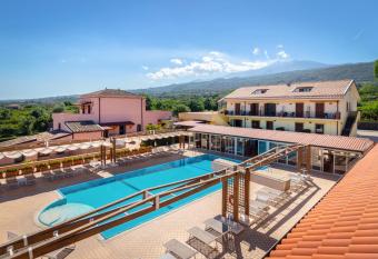 La Terra Dei Sogni Country Hotel has Balcony rooms
