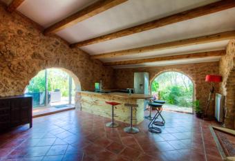 La bergerie du chateau de Fitou has Balcony rooms