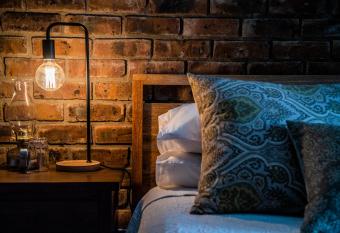 Tarry Stone Cottages has Balcony rooms