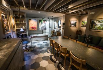 Vinto House Salerno Downtown allows 18 year olds to book a room