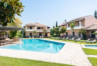 Folies Corfu Town Hotel Apartments has Balcony rooms