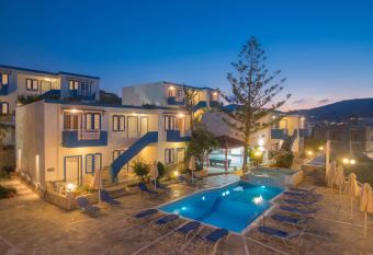 Belvedere Village has Balcony rooms