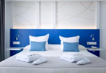 PlayaOlid All Inclusive allows 18 year olds to book a room