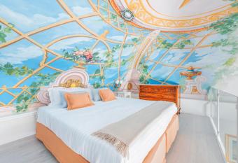 Palazzo Sassi has Balcony rooms