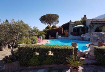 Casolare Giummari has Balcony rooms