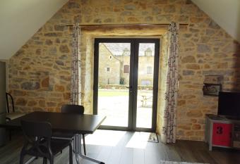 G  te La Planhe has Balcony rooms