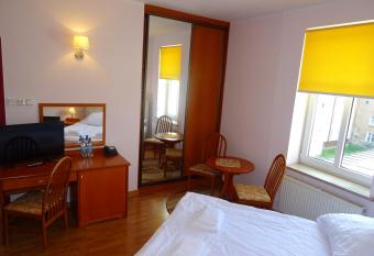 Hotel Bartis allows 18 year olds to book a room