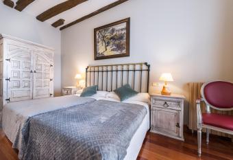 Hotel Alda V  a Le  n allows 18 year olds to book a room