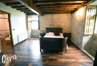 As Casas Ribeira Sacra has rooms with a private hot tub