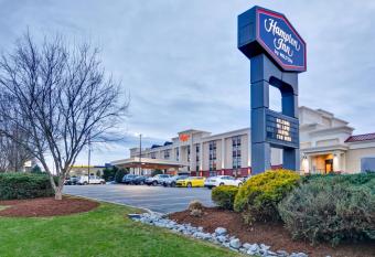 Hampton Inn Hendersonville allows 18 year olds to book a room