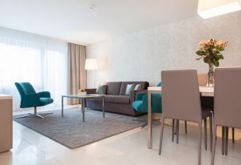 CITY STAY - Lindenstrasse allows 18 year olds to book a room