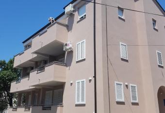 Apartments Vinko has Balcony rooms