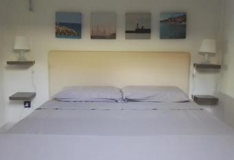 Pied-a-terre Saint Michel allows 18 year olds to book a room