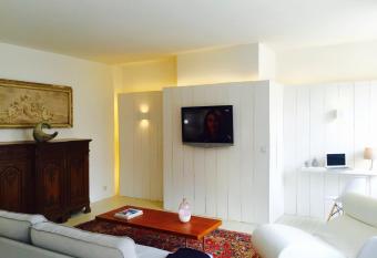 Apartment in Historical Center allows 18 year olds to book a room