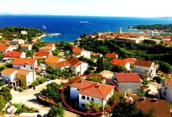 Belvedere Apartments has Balcony rooms