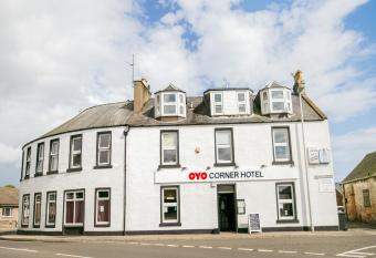 Corner Hotel allows 18 year olds to book a room