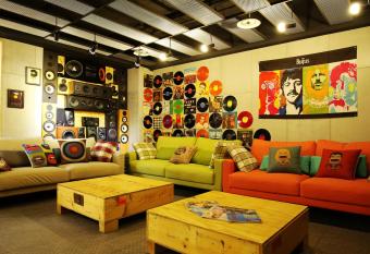 NYS Loft Hotel allows 18 year olds to book a room