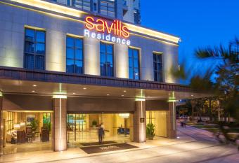 Savills Residence Daxin Shenzhen Bay has rooms with a private hot tub