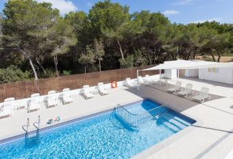 Typic Art has Balcony rooms