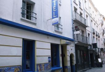 H  tel Renova allows 18 year olds to book a room